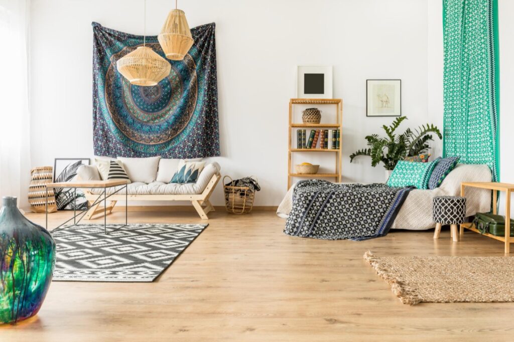 Podłoga dębowa świetnie komponuje się z różnorodnymi stylami aranżacyjnymi – od rustykali po minimalizm